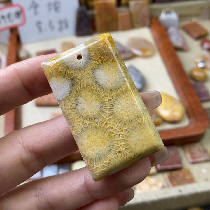 石英岩玉合金颈饰