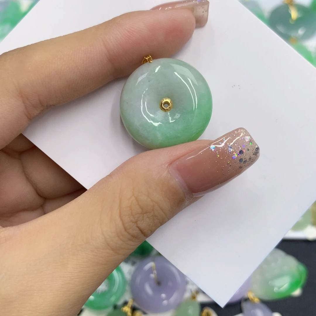 翡翠18K金镶嵌颈饰翡翠