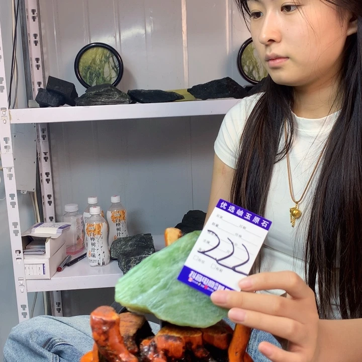 津***雨蛇纹石玉未镶嵌珠宝奇石