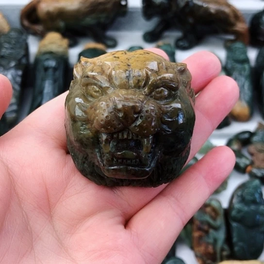 未镶嵌岫岩河磨玉（透闪石质玉）把件
