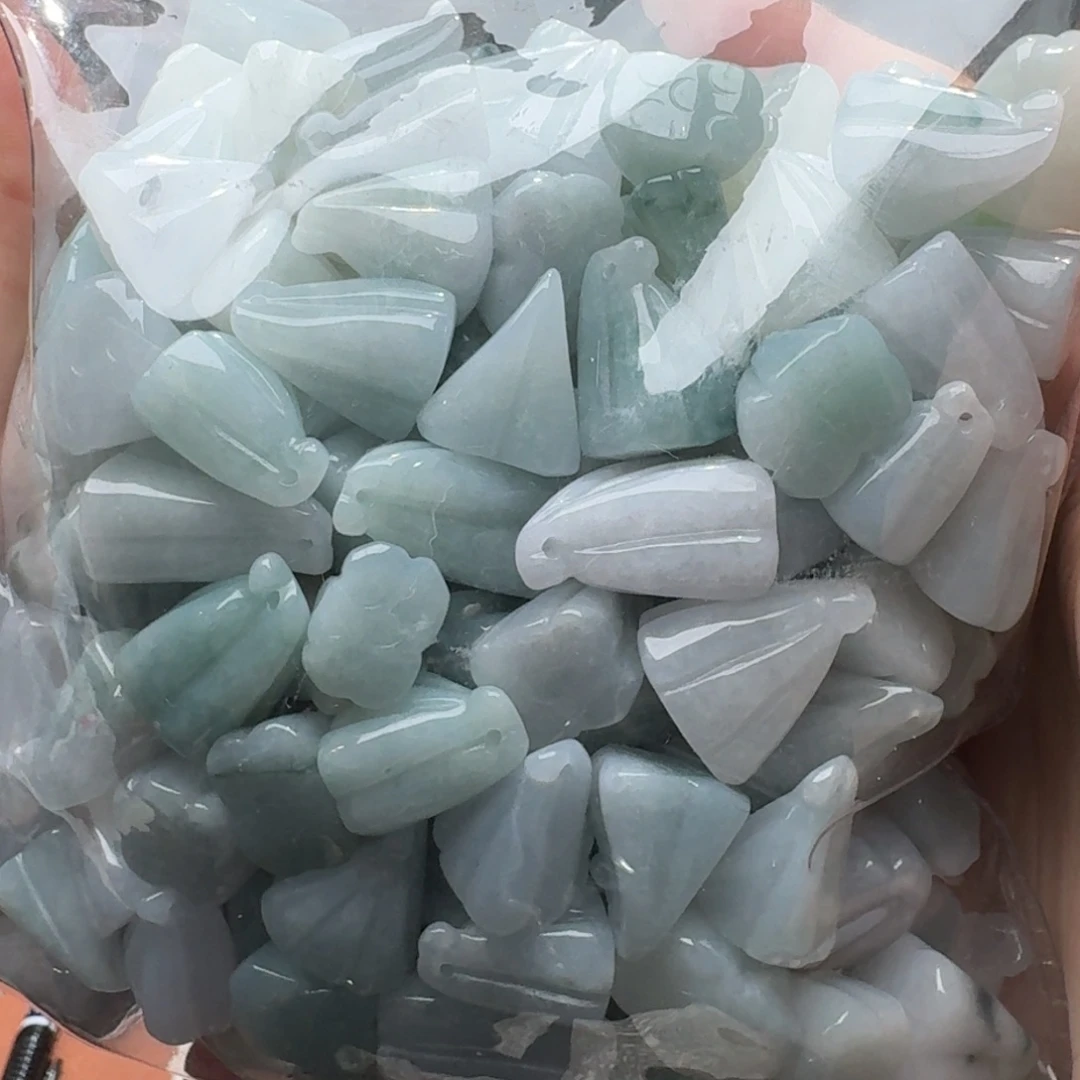 未镶嵌挂件翡翠福利3个，不包邮，拍邮费发货