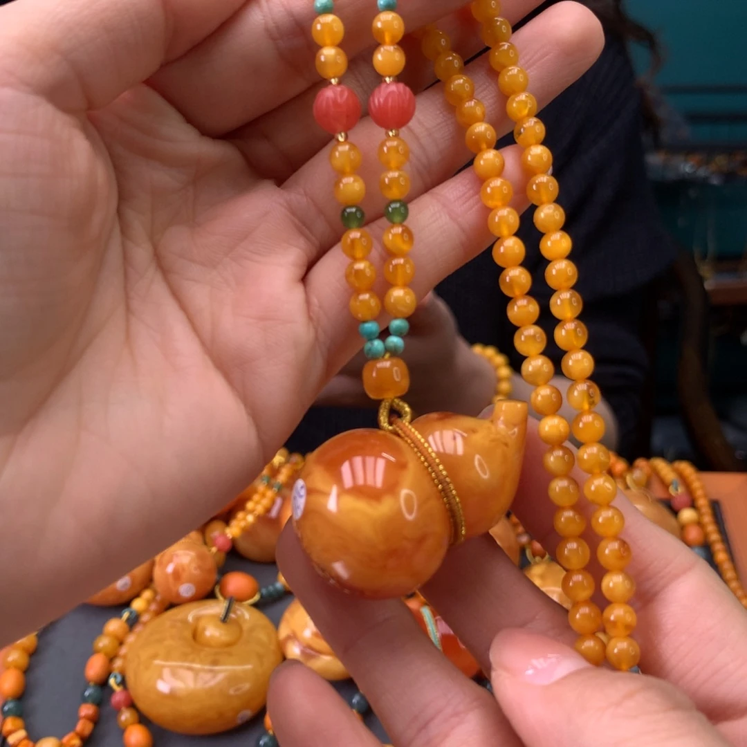 蜜蜡未镶嵌颈饰葫芦