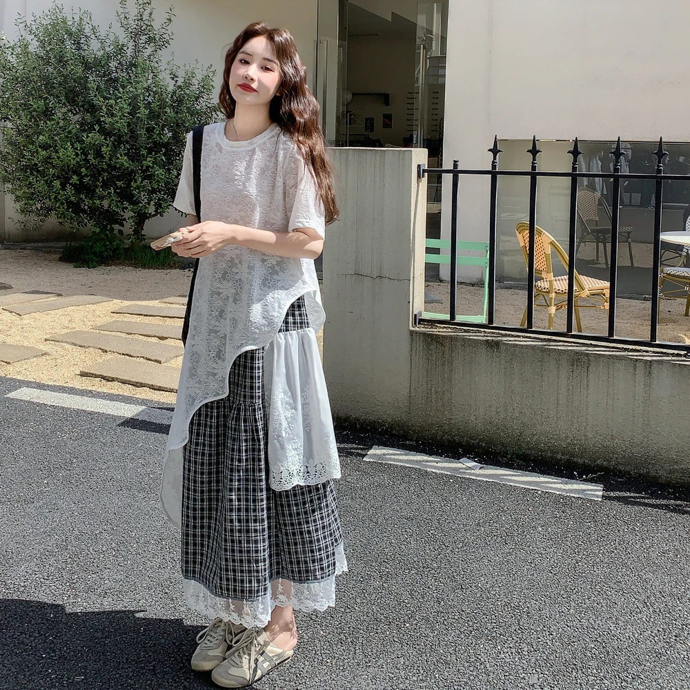 2025夏季新款韩系白色蕾丝侧边斜T恤叠穿复古格纹半身裙两件套