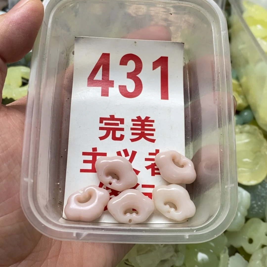 蛇纹石玉挂坠未镶嵌