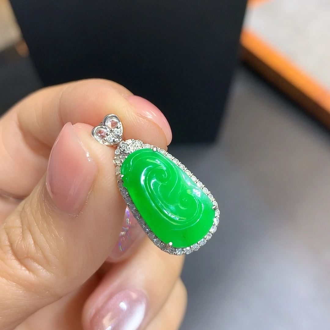 翡翠吊坠(不含链)18K金镶嵌