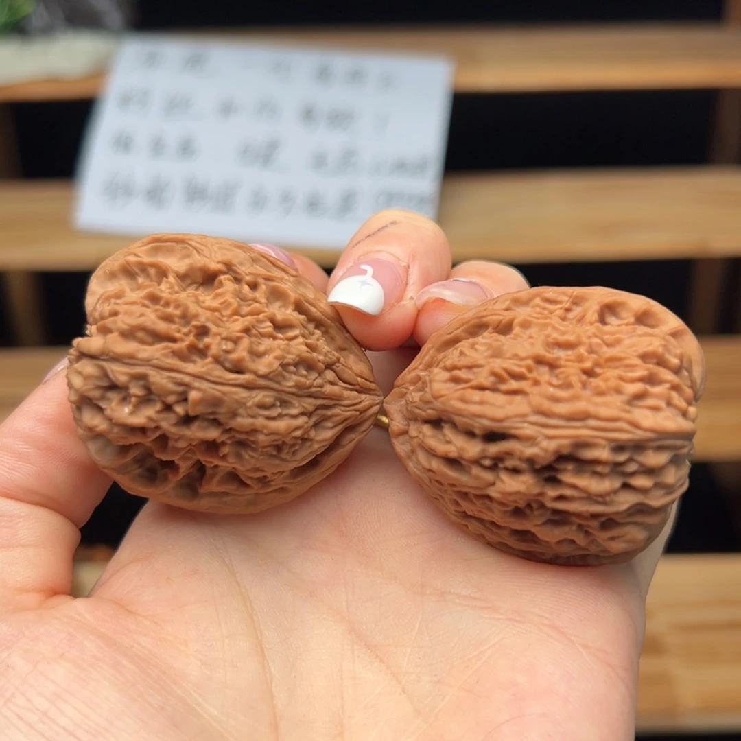 张***慢文玩核桃吊坠38残