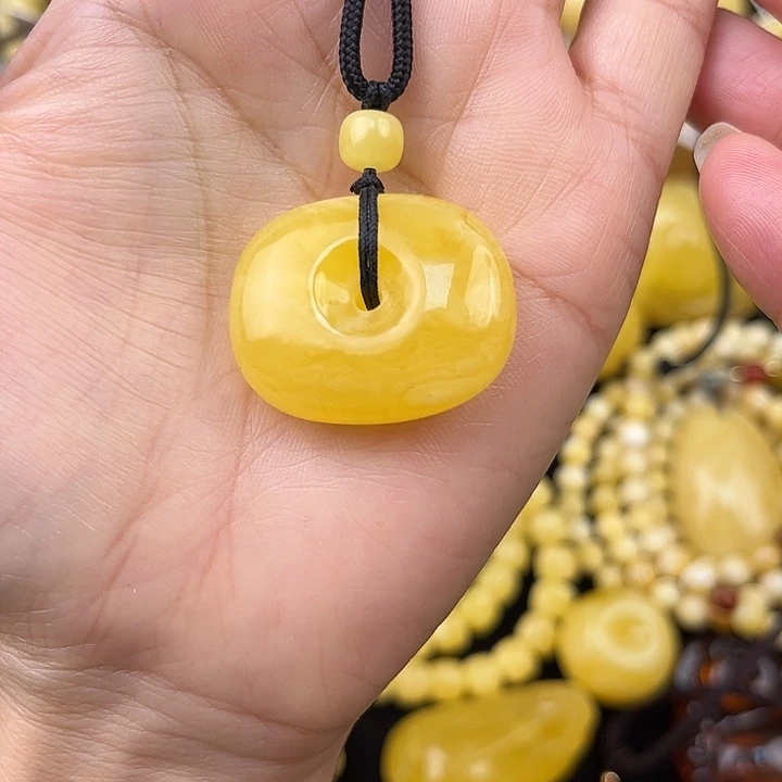 琥珀未镶嵌颈饰琥珀
