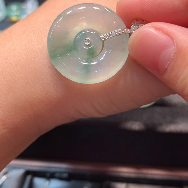 【闪购商品】颈饰18K金镶嵌翡翠翡翠