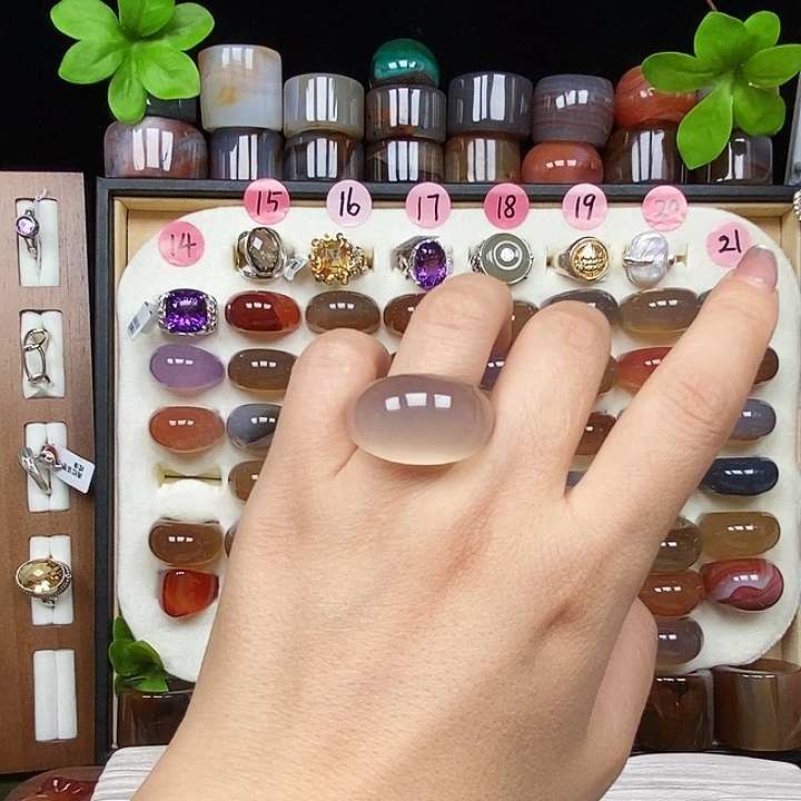 艾***米玛瑙/玉髓未镶嵌戒指