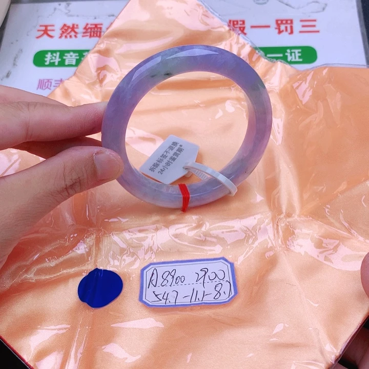 翡翠手镯未镶嵌翡翠