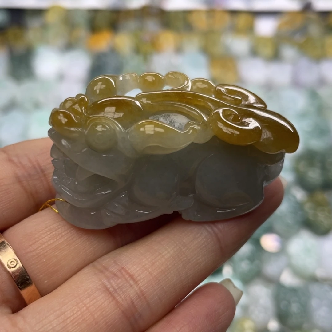 翡翠未镶嵌颈饰貔貅