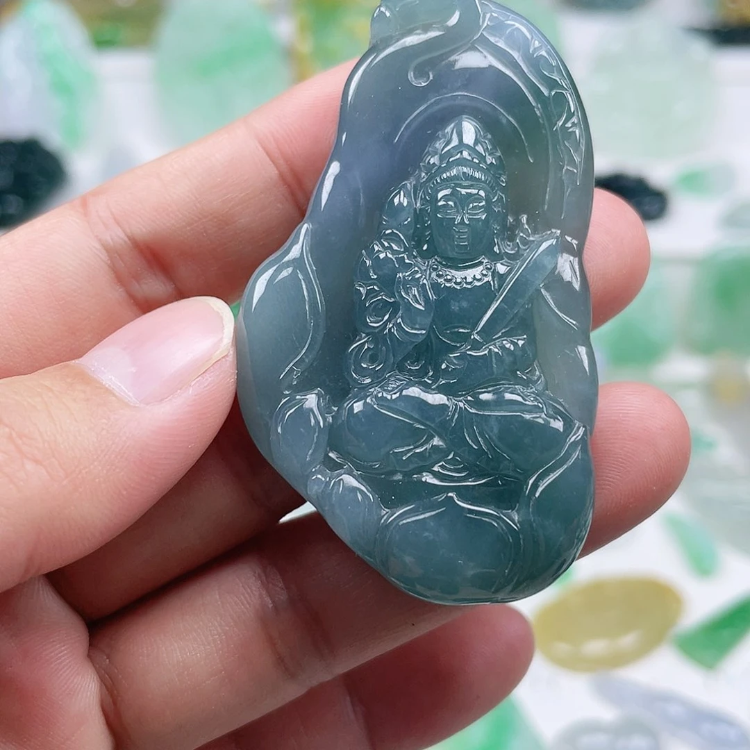 翡翠颈饰未镶嵌虚空