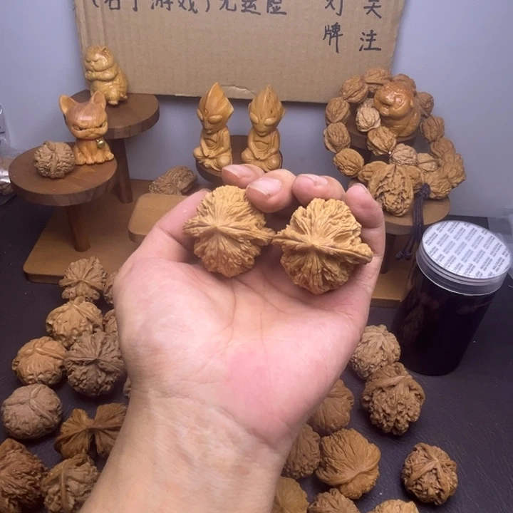 醉***Z桃核吊坠虎头两棱有修