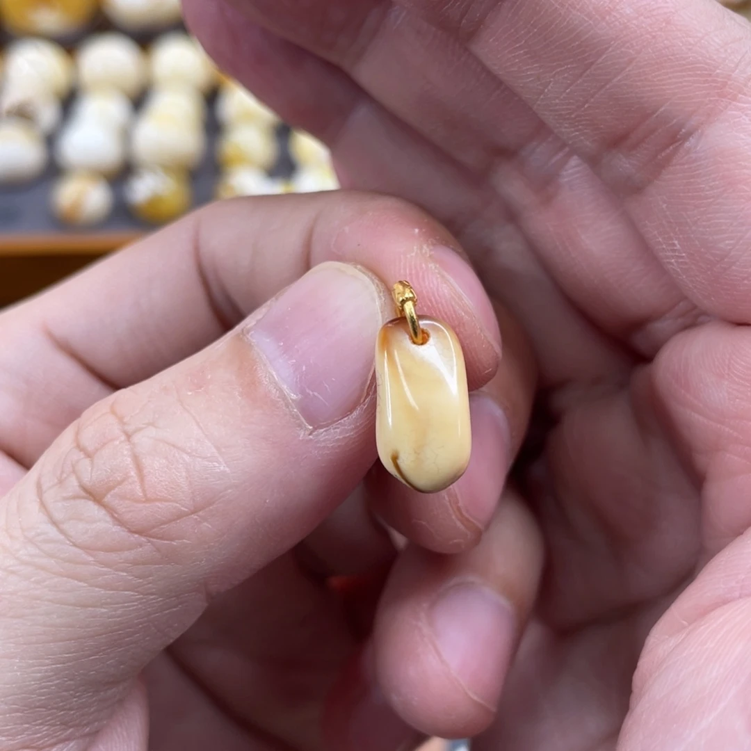 琥珀未镶嵌裸石银侧挂