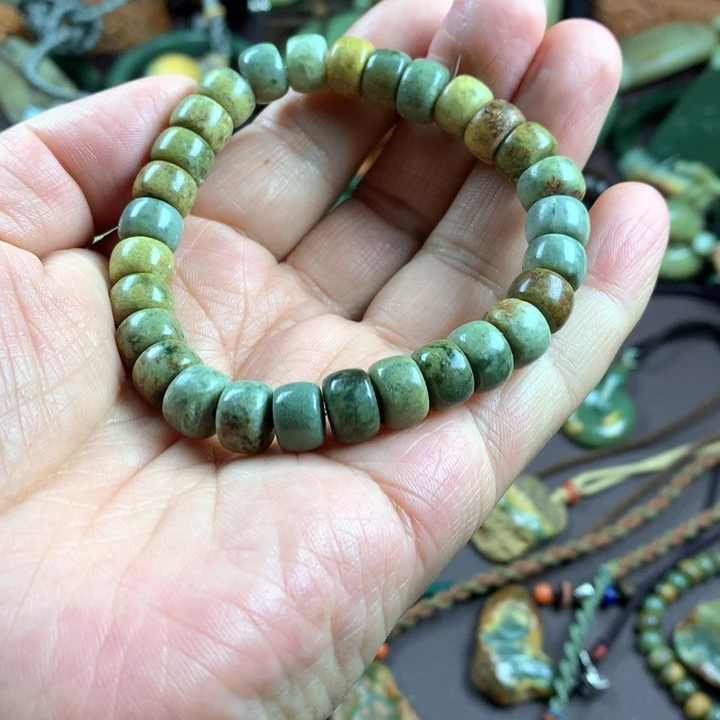 吊坠(赠链)未镶嵌岫岩河磨玉（透闪石质玉）