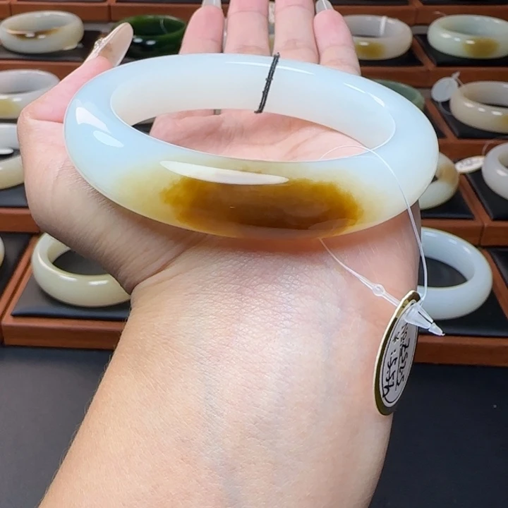 和田玉未镶嵌手镯红糖羊脂白60