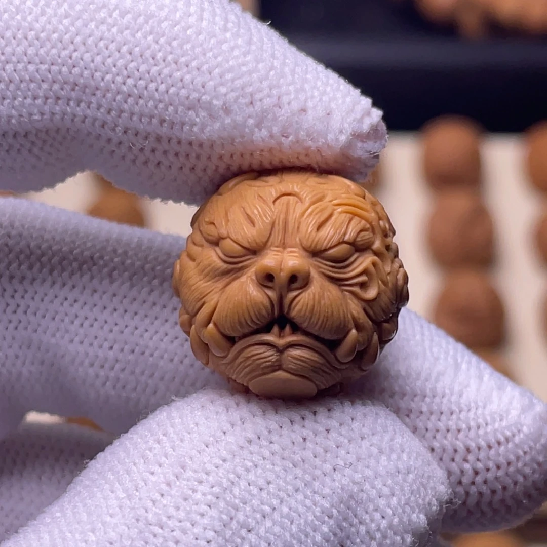 吊坠猴头核桃狗王18.5  落款备注！