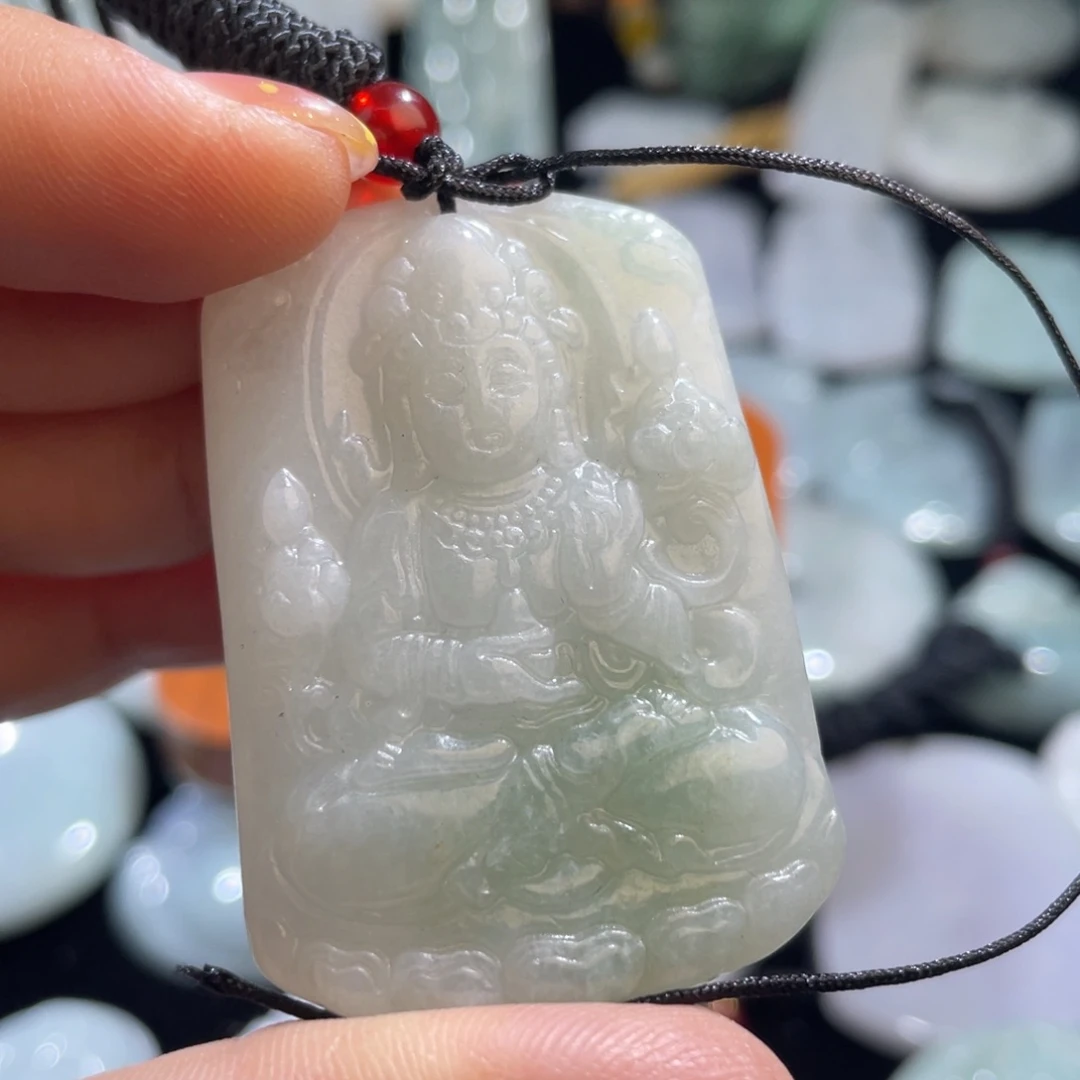 翡翠未镶嵌颈饰观音，包容