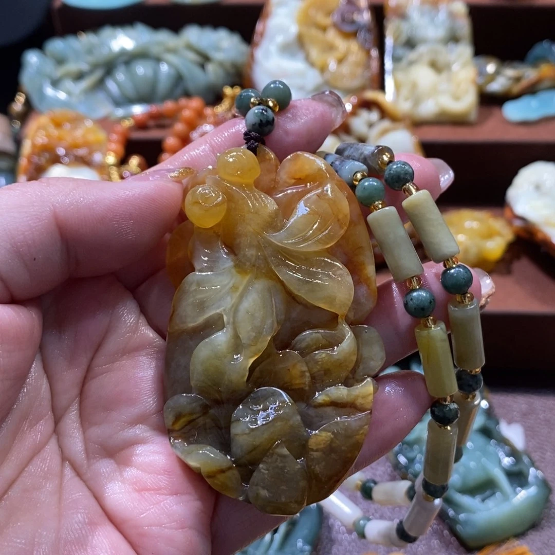 蛇纹石玉颈饰未镶嵌