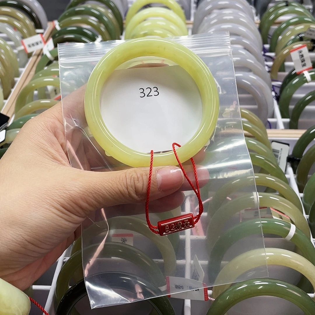 和田玉（糖玉）手镯未镶嵌323圈口57.2