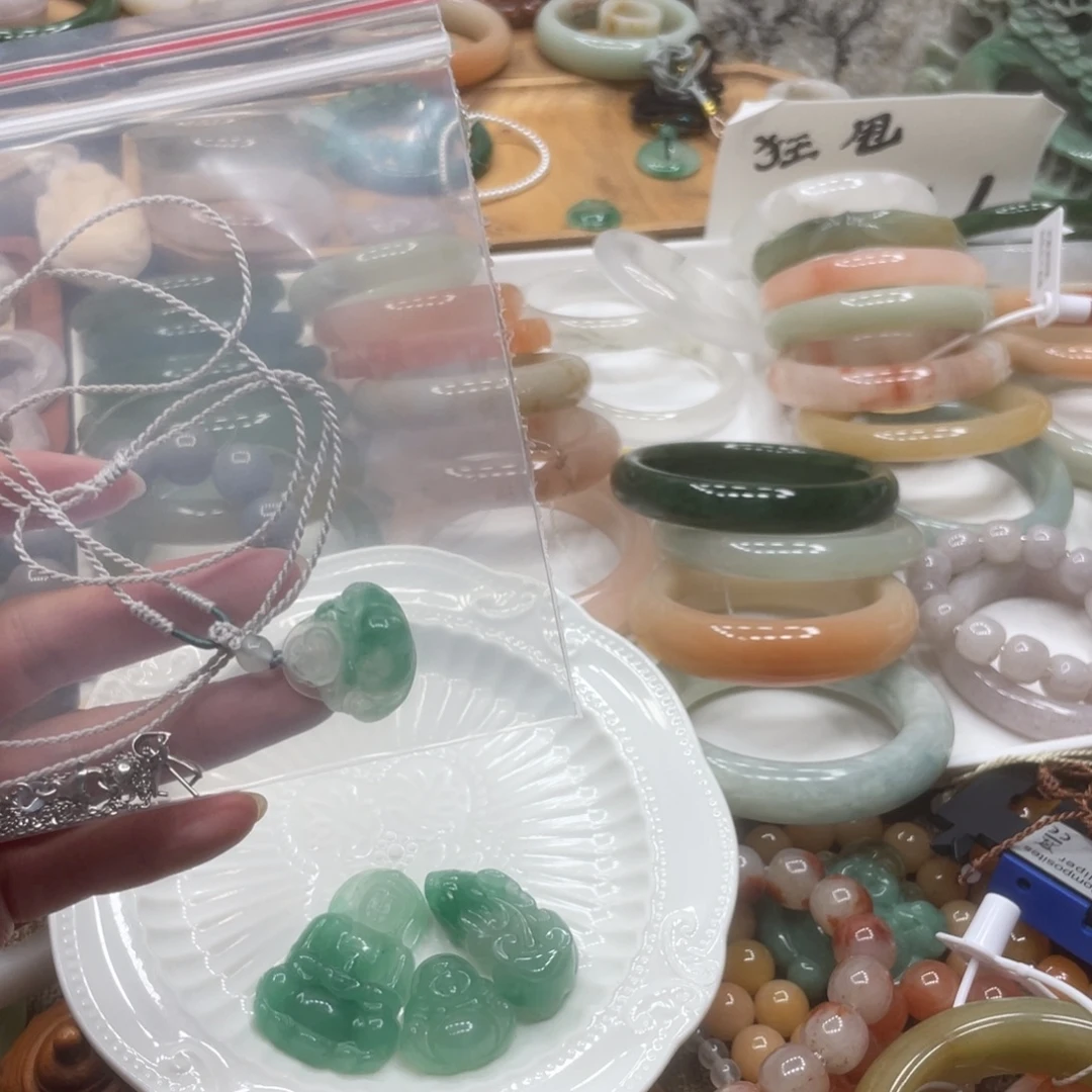 好****石英质玉未镶嵌颈饰