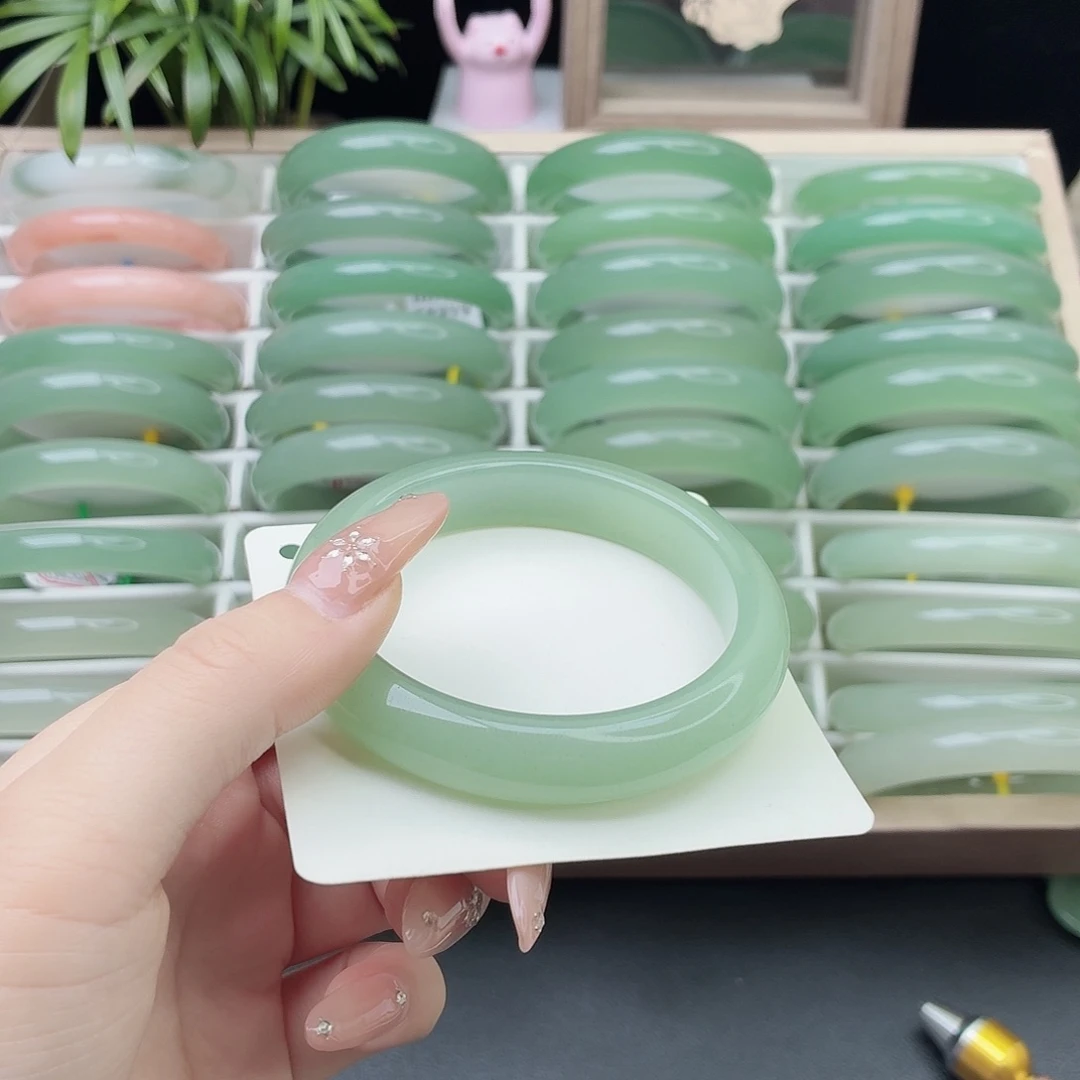 石英质玉未镶嵌手镯