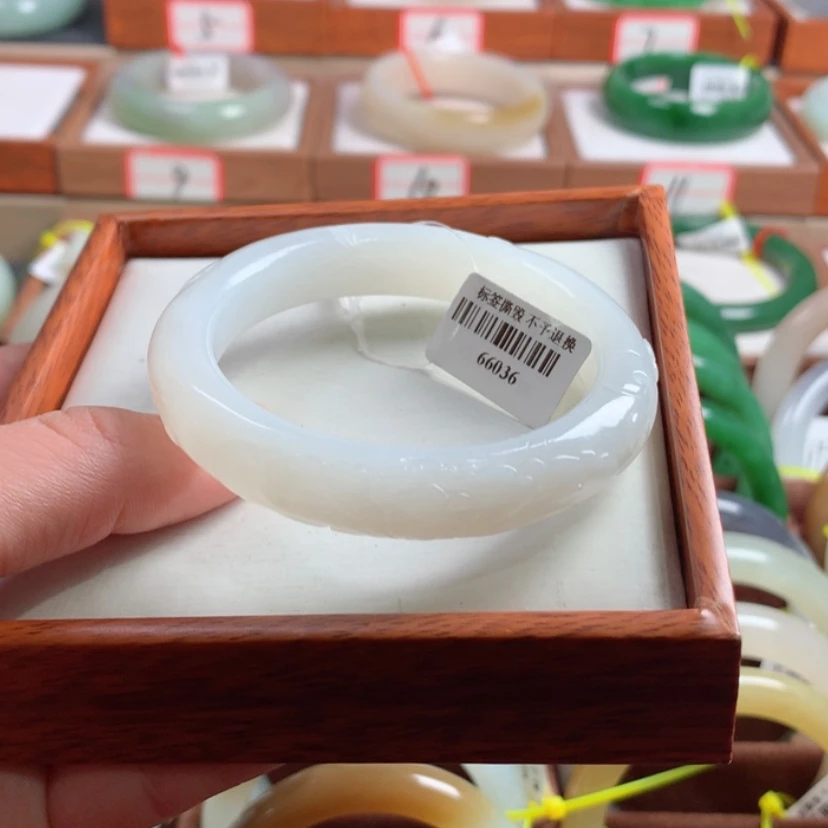 【闪购商品】和田玉手镯未镶嵌52.5