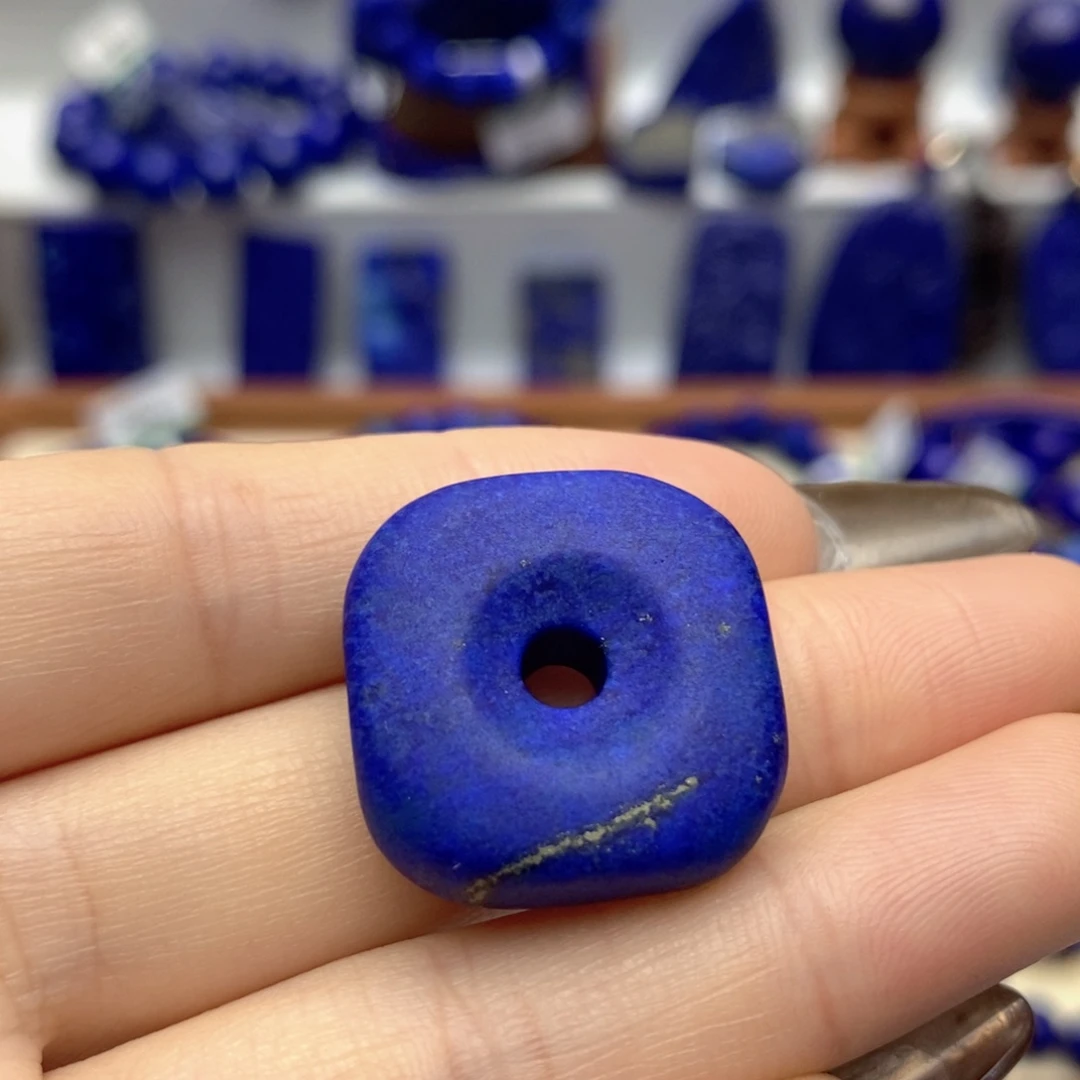 青金石未镶嵌颈饰