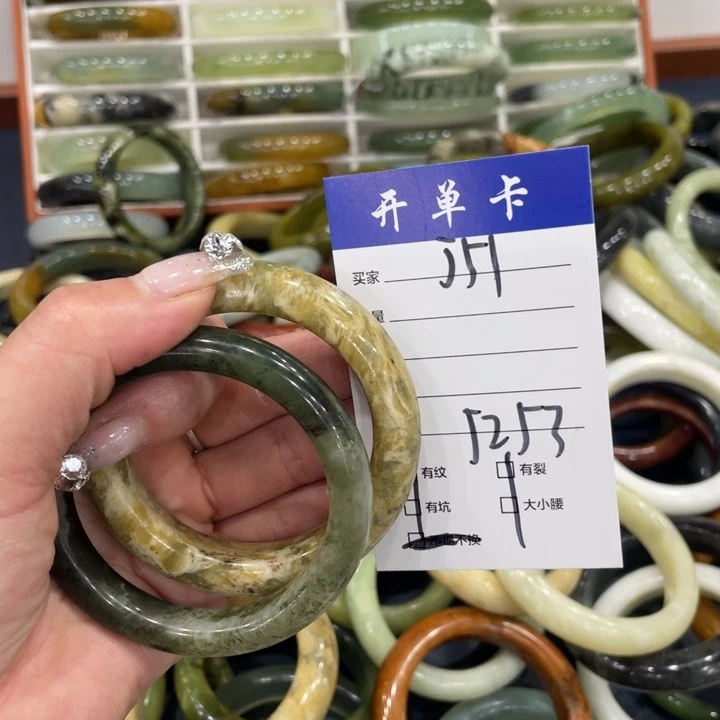 蛇纹石玉未镶嵌手镯
