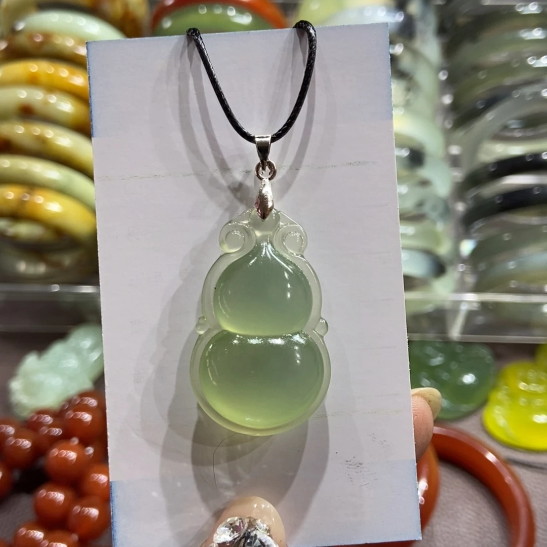 蛇纹石玉颈饰未镶嵌