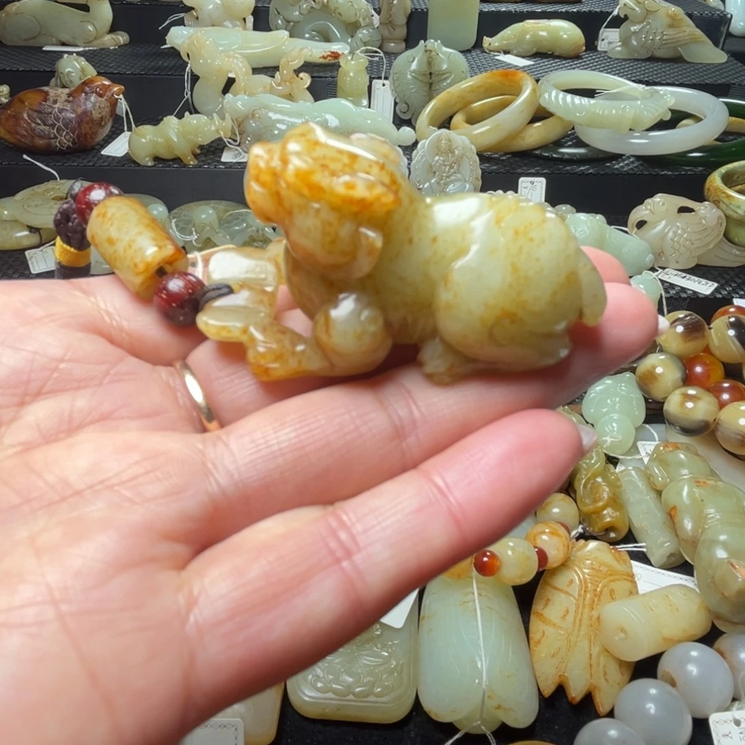 千***电和田玉未镶嵌颈饰