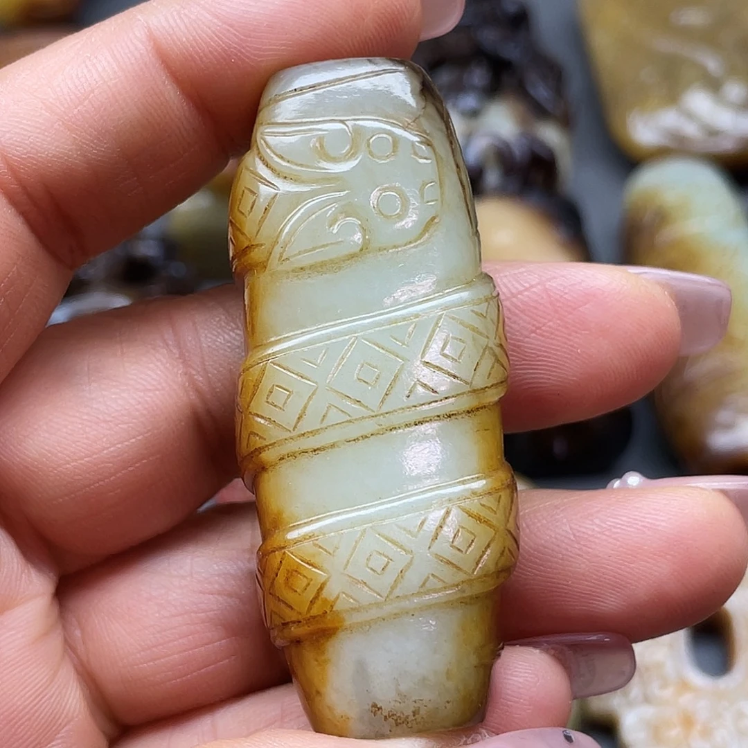 安***O和田玉未镶嵌颈饰