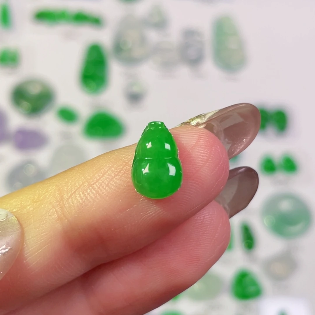 翡翠未镶嵌颈饰裸石