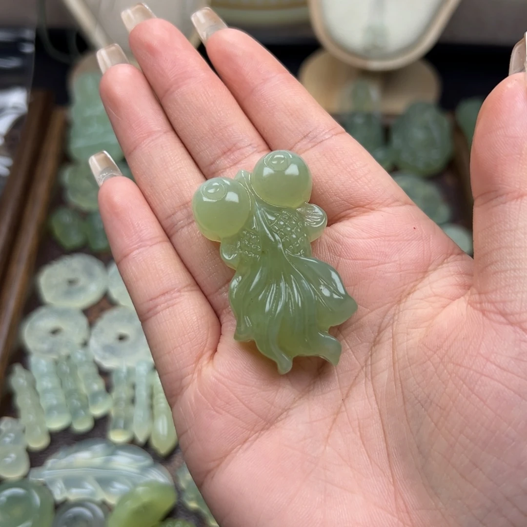 蛇纹石玉未镶嵌颈饰
