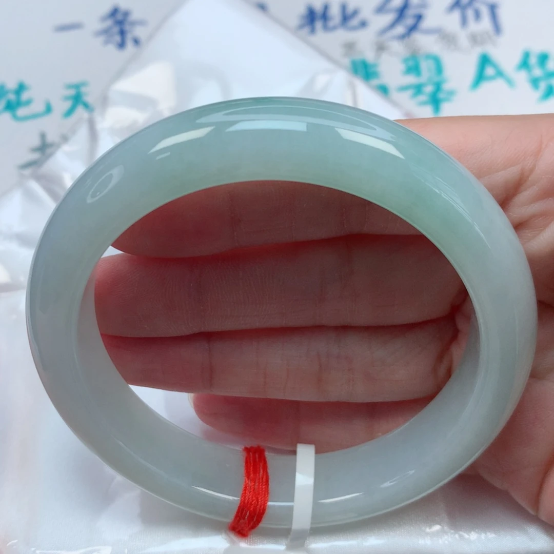 翡翠手镯未镶嵌61.8圈 淡晴底
