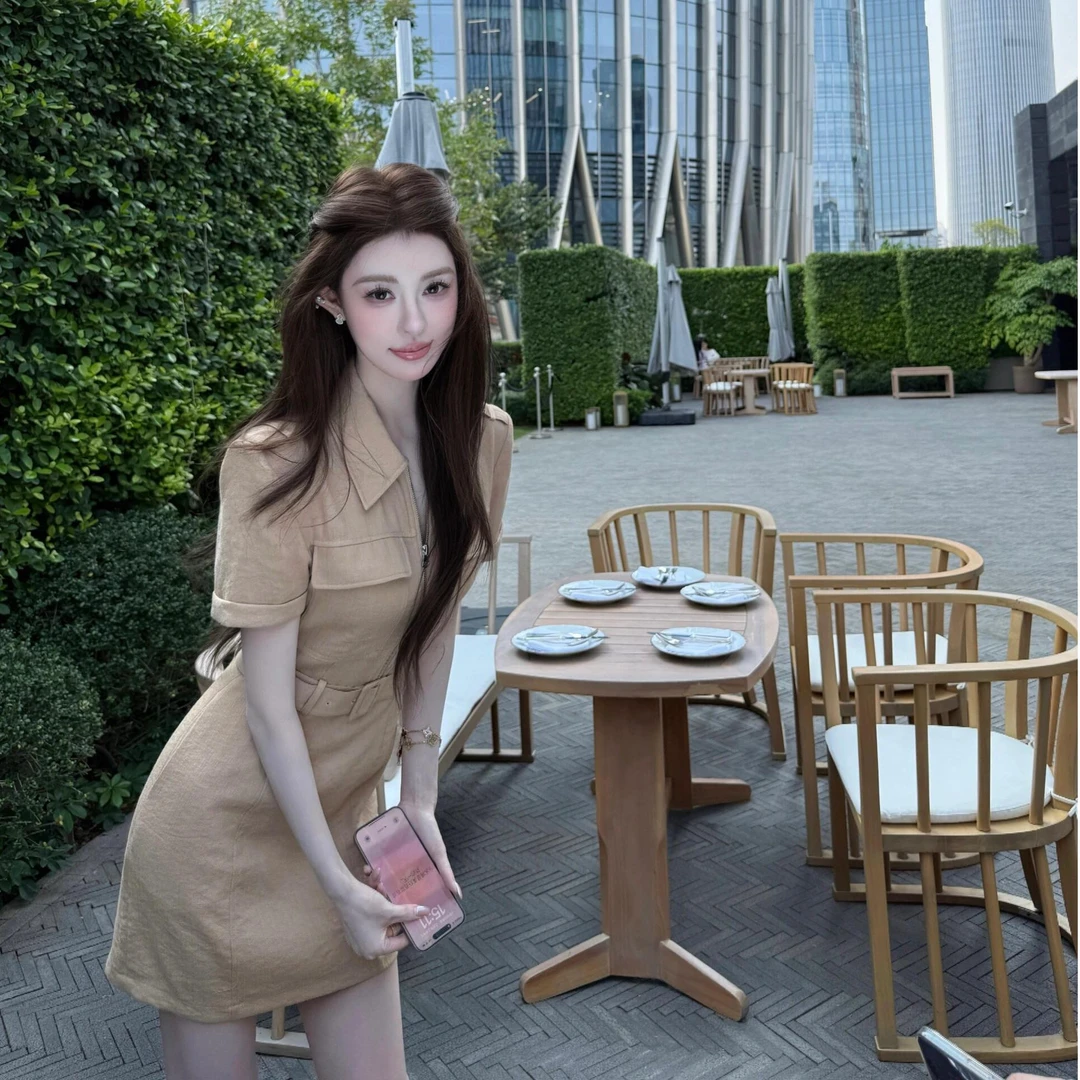 初夏气质名媛高端女神范高级感大方得体端庄大气卡其色短袖连衣裙