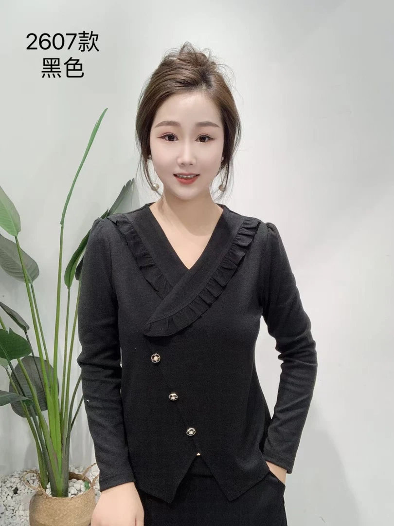 春季新款长袖翻领女士高端大气显瘦气质针织时尚百搭打底修身v领