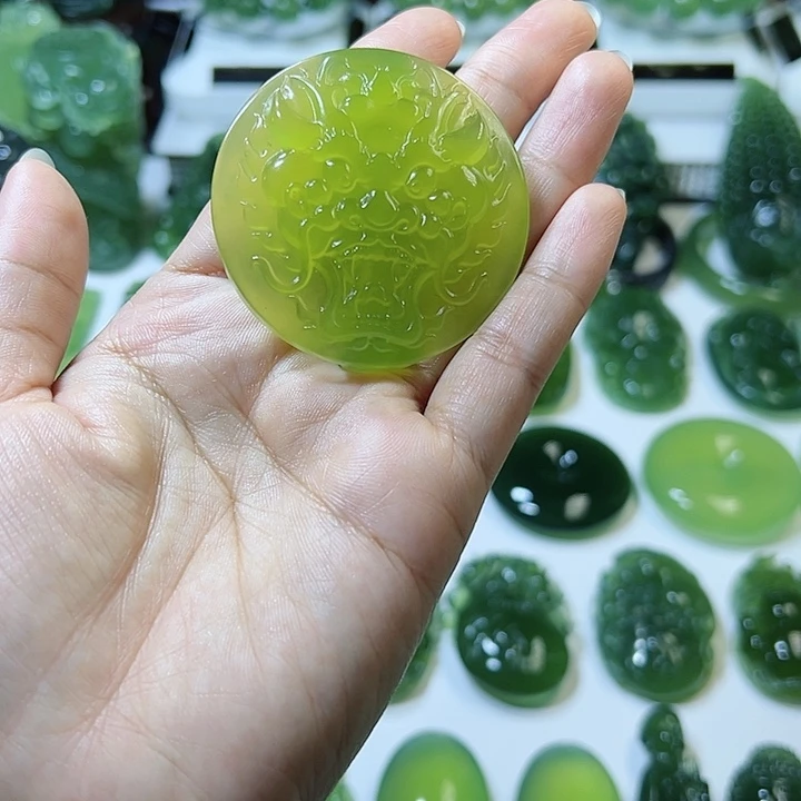 蛇纹石玉手把件未镶嵌鼠*