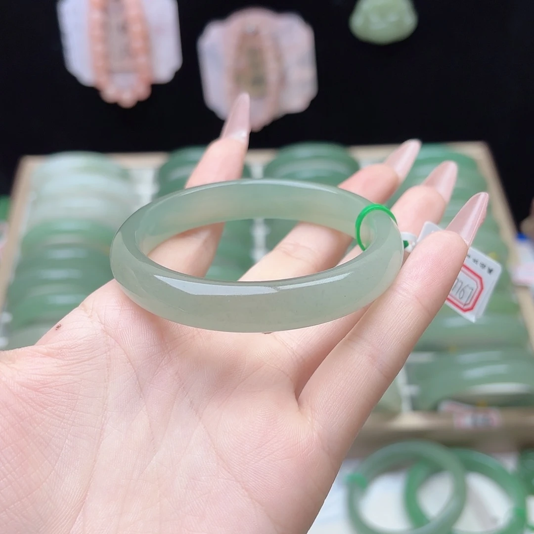 石英质玉未镶嵌手镯56口径