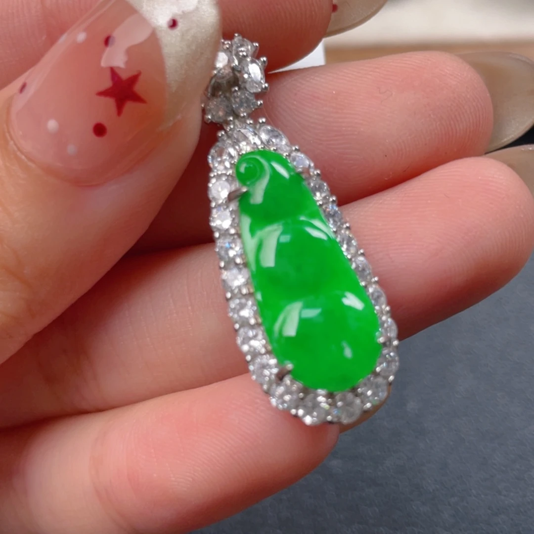 翡翠银S925镶嵌颈饰n j j j
