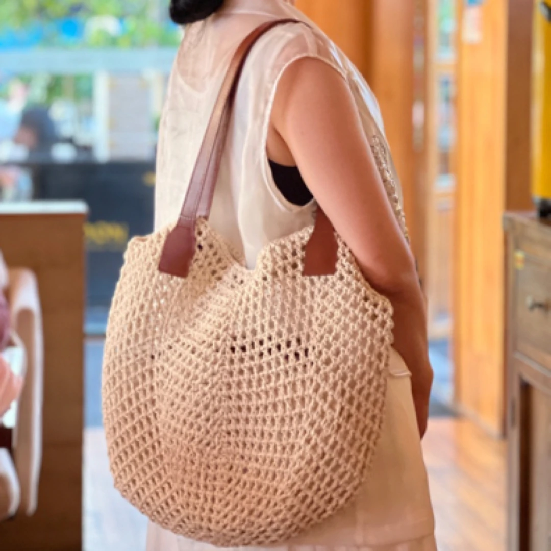 广州包包时尚新品蜜蜡绳配树糕牛皮单肩包