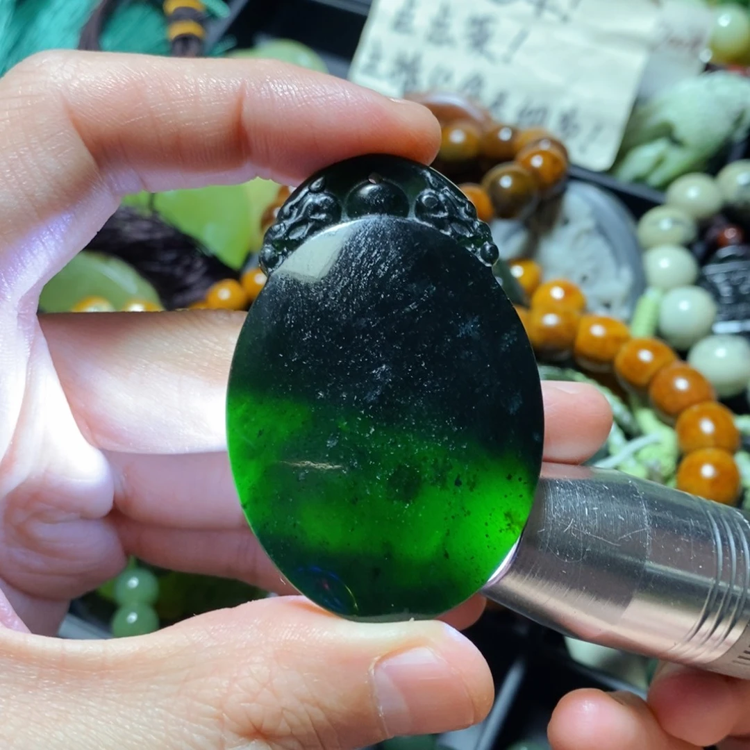 蛇纹石玉未镶嵌颈饰