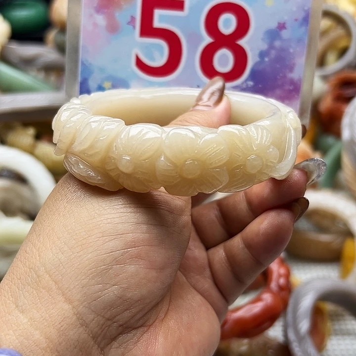 未镶嵌手镯石英岩玉