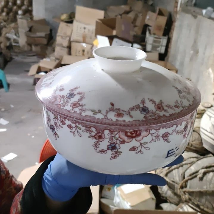 摆件盘子碗茶壶啥都有