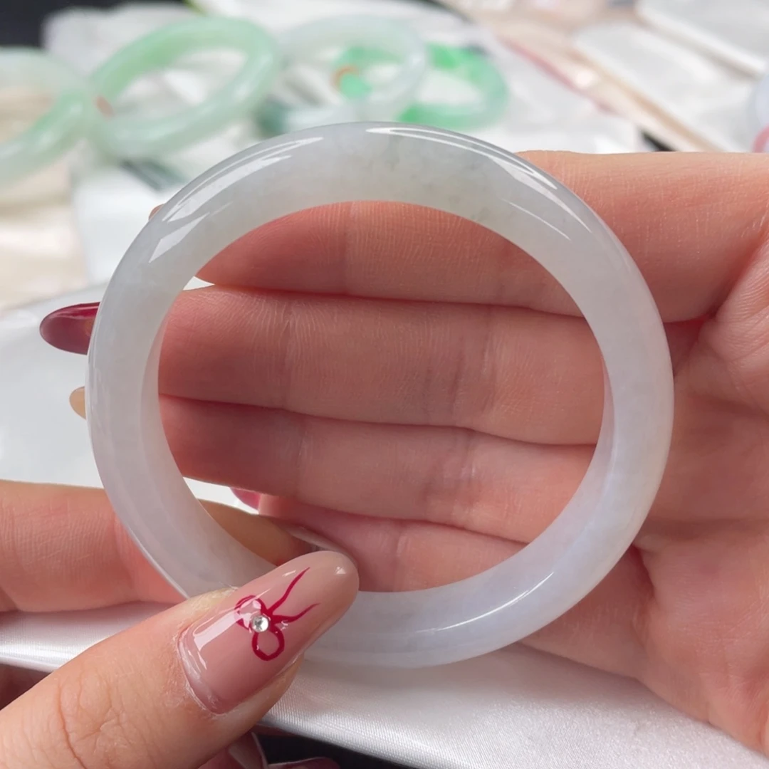 翡翠手镯未镶嵌56圈口