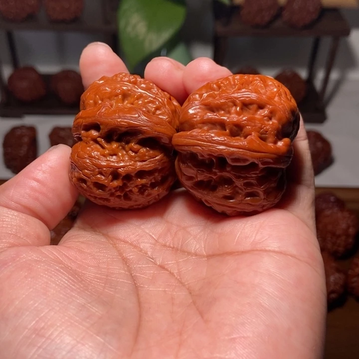 我***了文玩核桃吊坠元宝