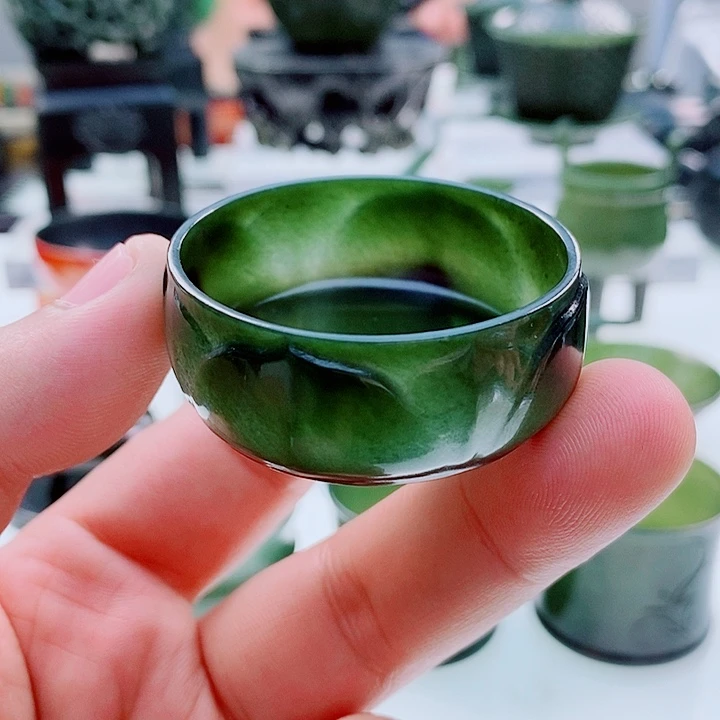 和田玉未镶嵌把件