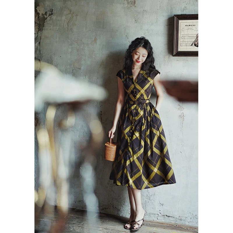 Chings 法式复古v领榛咖色+牛油果绿  撞色赫本风高腰A字大摆裙