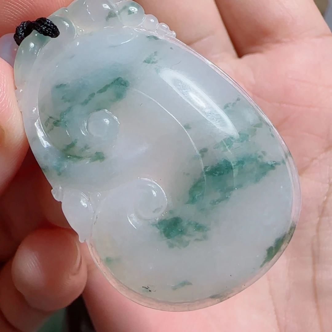 翡翠未镶嵌颈饰如意