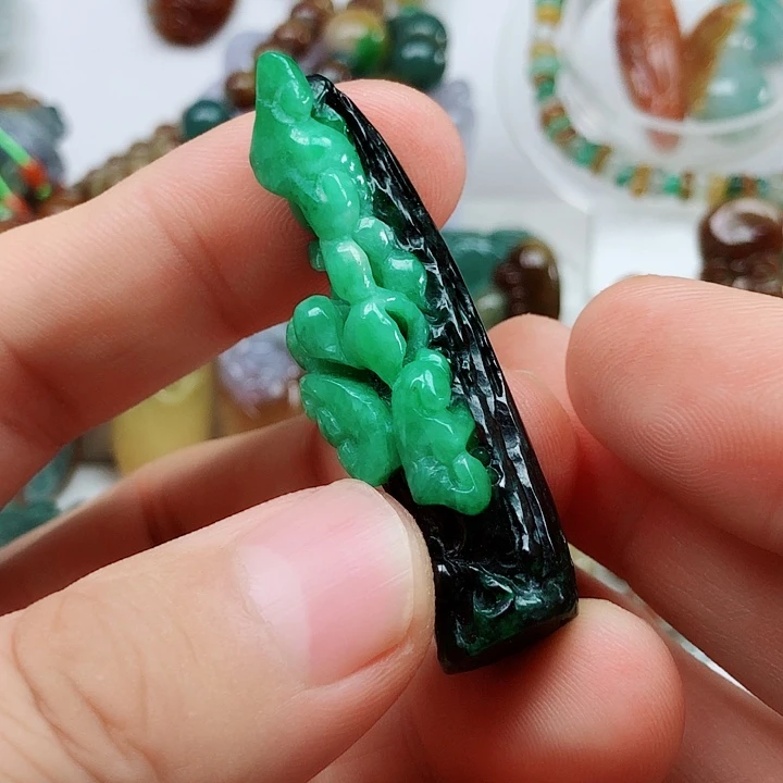 翡翠未镶嵌颈饰翡翠